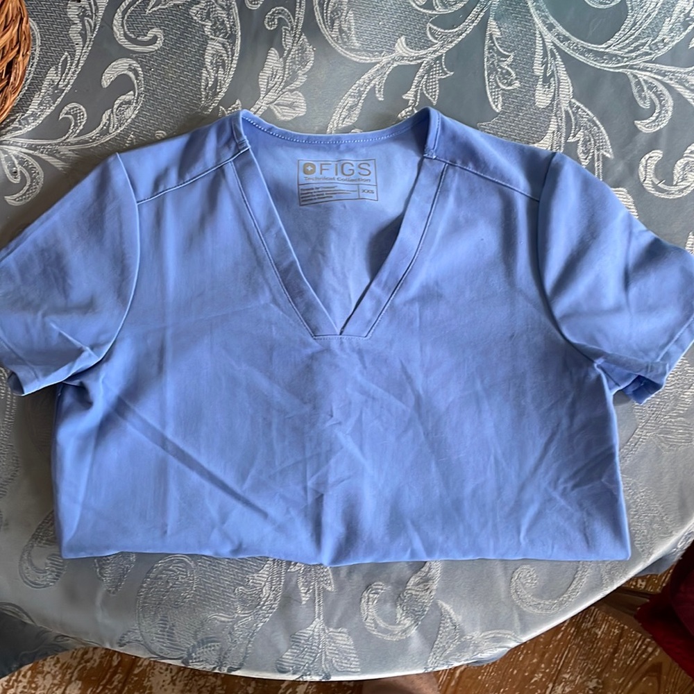 Figs 3 pocket scrub too